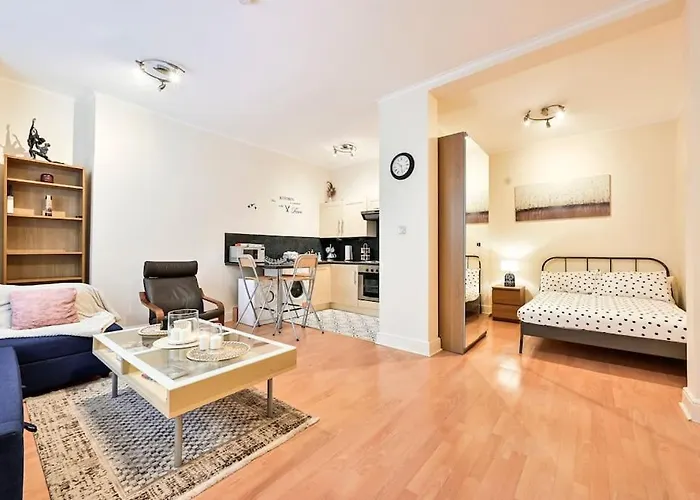 The Perfect Queensway Studio Apartment