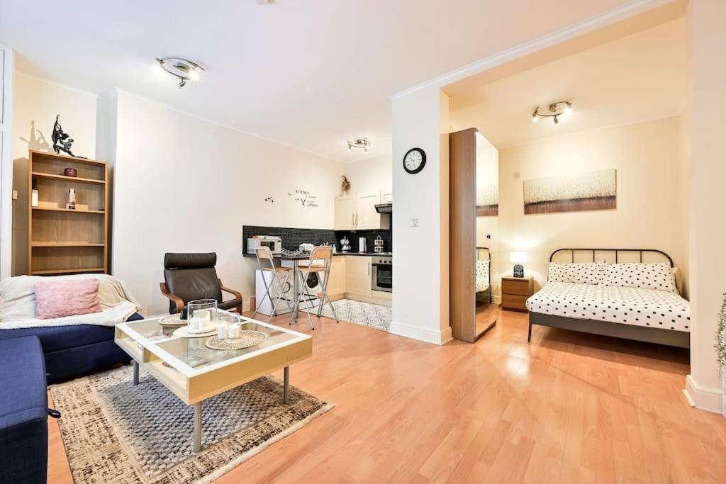 The Perfect Queensway Apartamento Londres